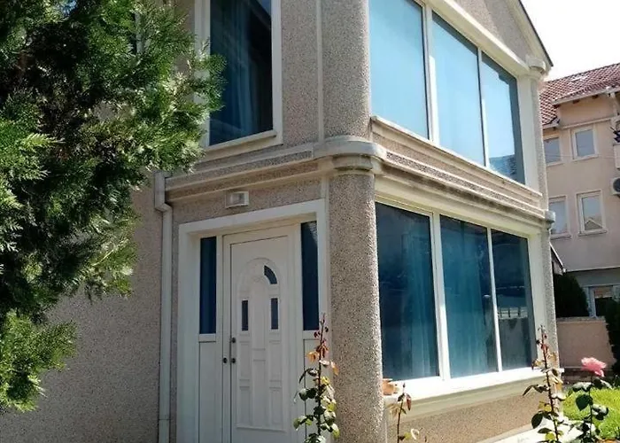 An Excellent House For Rent In Quiet Area Villa